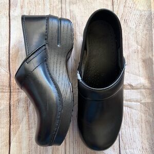 Dansko Black Professional Work Leather Mules Clogs 37 6.5 7